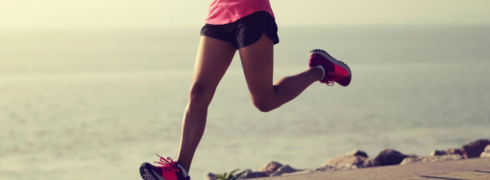 Joggen-an-der-Elbe-Hamburg-sportlich-entdecken