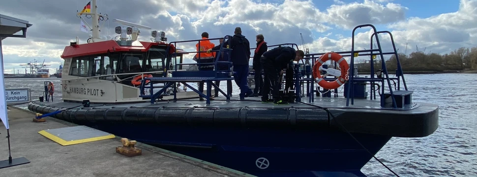 Ankunft Lotsenversetzschiff "Hamburg Pilot 3" im Hamburger Hafen