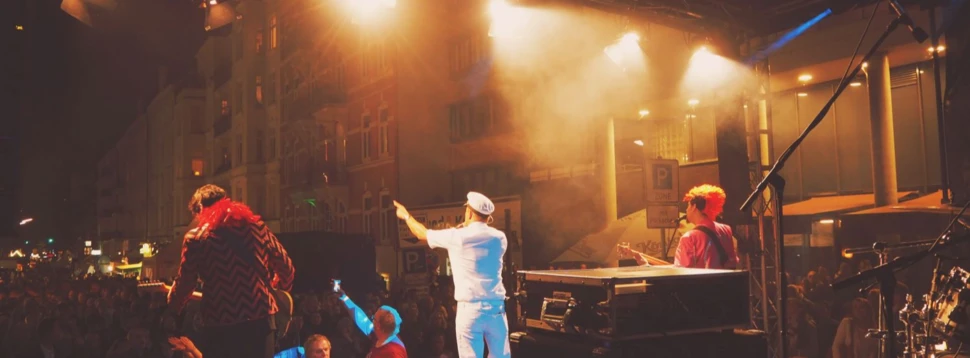 Konzert auf der Bühne beim Stadtfest Winterhude