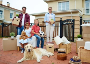 Umzug mit Familie & Hund, © iStock.com/shironosov