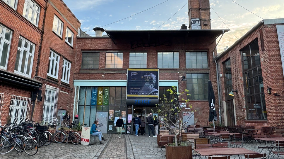 Außenansicht Zeise Hallen Eingang Innenhof