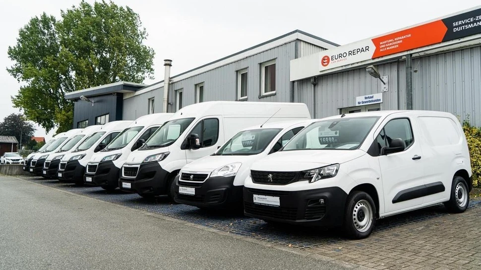 Firmenwagen im Service-Zentrum Duitsmann in Schenefeld