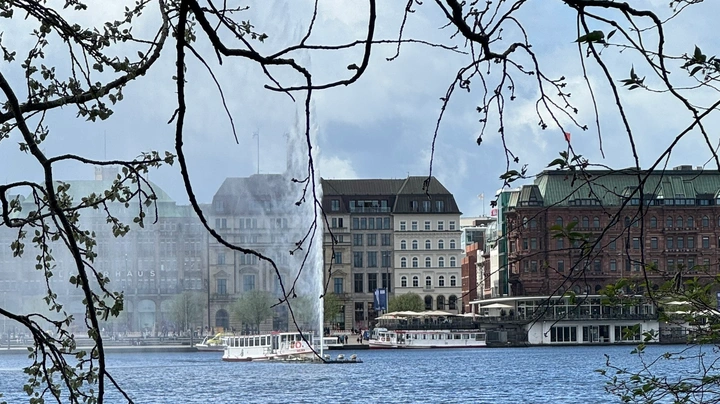 Galerie-Bild 2: Mittendrin statt nur dabei: Absolut zentrale Lage zwischen Elbe und Alster – du bist zu Fuß überall in kürzester Zeit