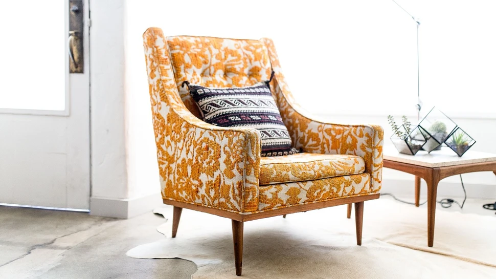 Gelber Polstersessel