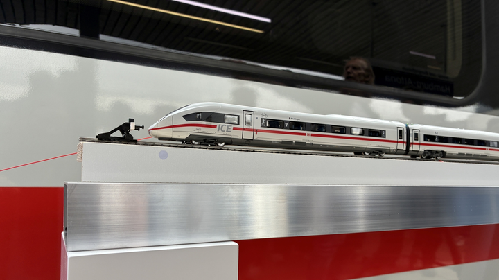 Galerie-Bild 1: Modelleisenbahn ICE "Knuffingen