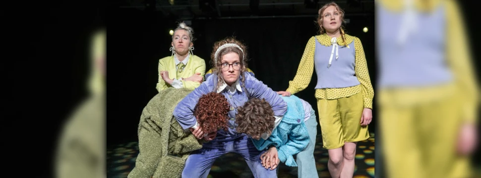 5 Statisten und Statistinnen der Aufführungen "Flieg, Prinz Propell, flieg!" im Monsun Theater