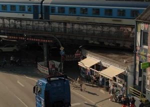 Die alte Sternbrücke in Hamburg mit einem fahrenden Zug