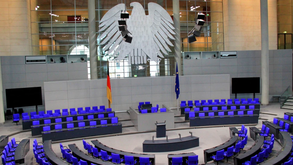 Politik wird nie so schnell sein wie Digitalisierung. Just deshalb ist es jedoch nötig, sich dieser Unvermeidbarkeit etwas besser anzupassen. Politik wird nie so schnell sein wie Digitalisierung. Just deshalb ist es jedoch nötig, sich dieser Unvermeidbarkeit etwas besser anzupassen. © angelo.gi / stock.adobe.com