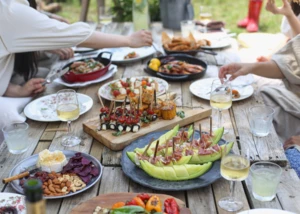 Gemeinsames Essen, © Lee Myungseong / unsplash.com