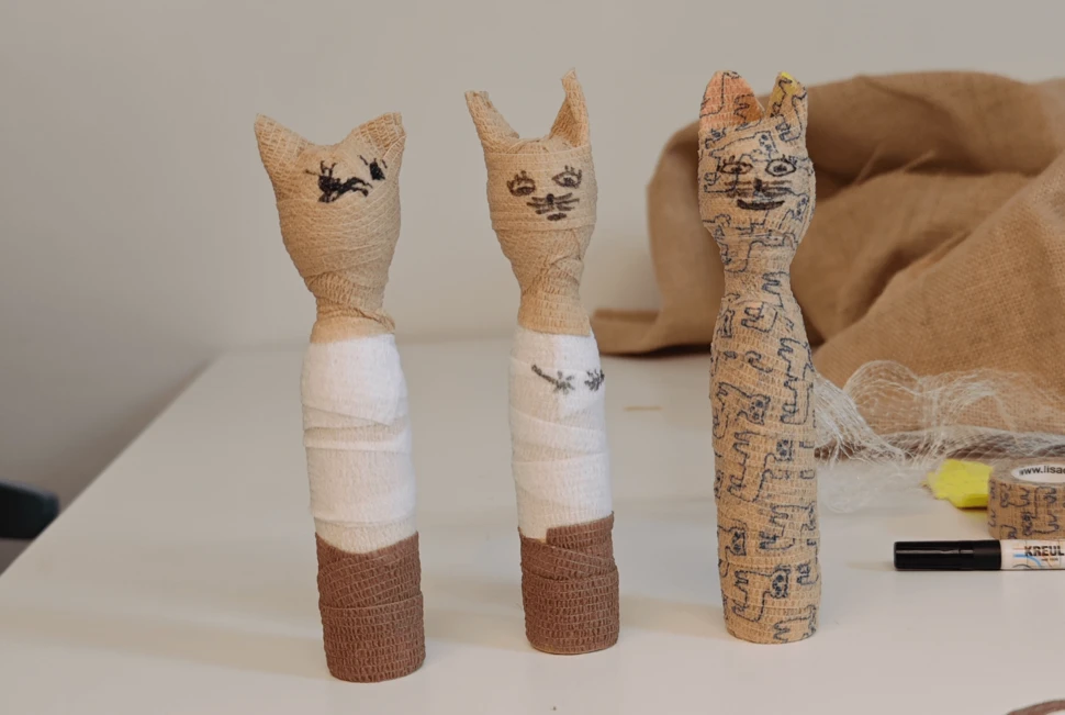 Antike Katzen-Mumien basteln