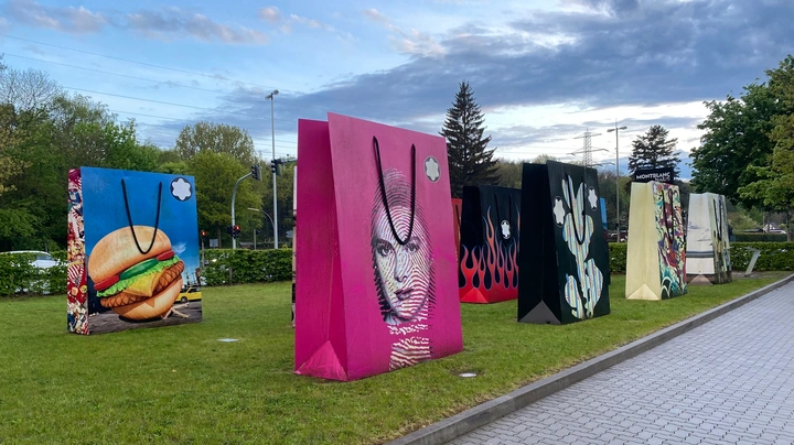 Galerie-Bild 3: Kunst vor dem Montblanc Haus