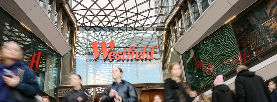 Der Eingang vom Westfield Hamburg Überseequatier