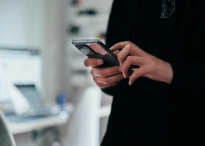 Smartphone in der Hand