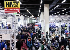 Besucher bei der Messe Hamburger Motorrad Tage