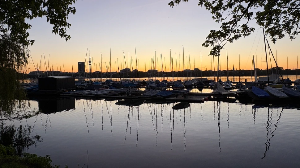 Blick von den Alsterwiesen Richtung Westen mit Sonnenuntergang
