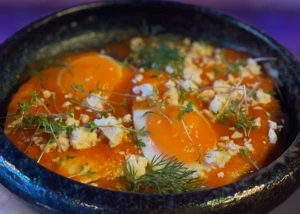Mexikanische Tacos mit Spiegelei belegt