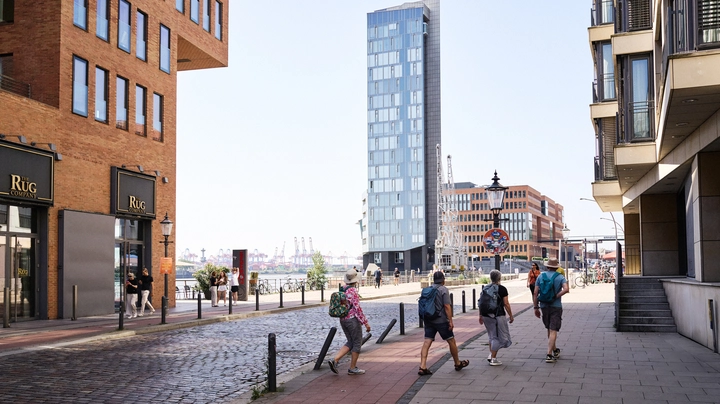 Galerie-Bild 3: Ein Ausschnitt der Elbmeile mit Passanten