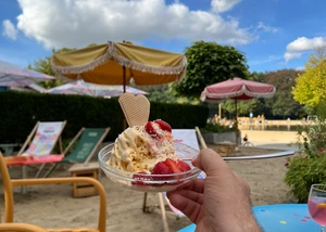 Villa Vanilla am Planschbecken im Stadtpark Hamburg mit Spaghettieis