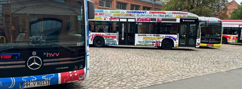 Die vier Paintbusse, © Verkehrsbetriebe Hamburg-Holstein GmbH