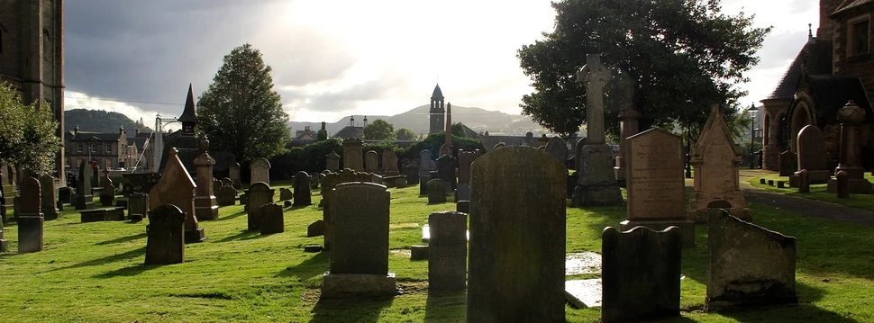 Grabsteine auf einem Friedhof
