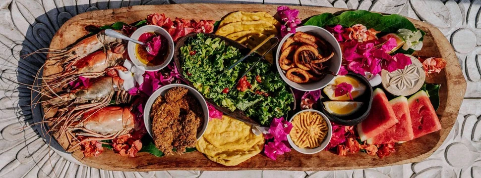 African Food Afrikanisches Esssen auf einer Platte