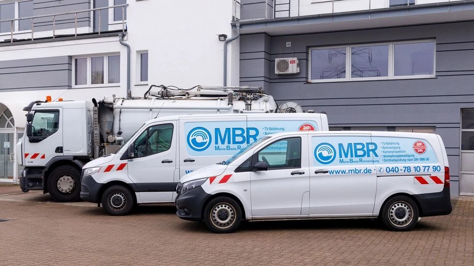 drei verschiedene Firmenfahrzeuge der MBR Umwelttechnik