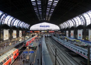 Blick auf die Schienen im Hamburger Hauptbahnhof