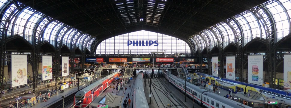 Blick auf die Schienen im Hamburger Hauptbahnhof