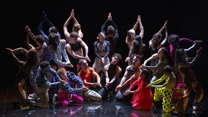 Galerie-Bild 1: Tanzensemble des Choreographen Marco da Silva Ferreira