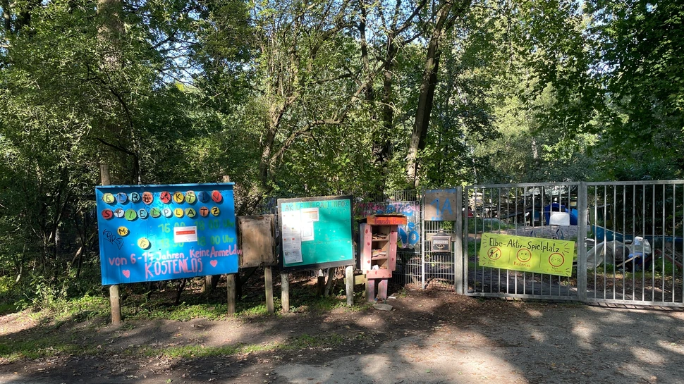 Eingang zum Elbe Aktiv Spielplatz