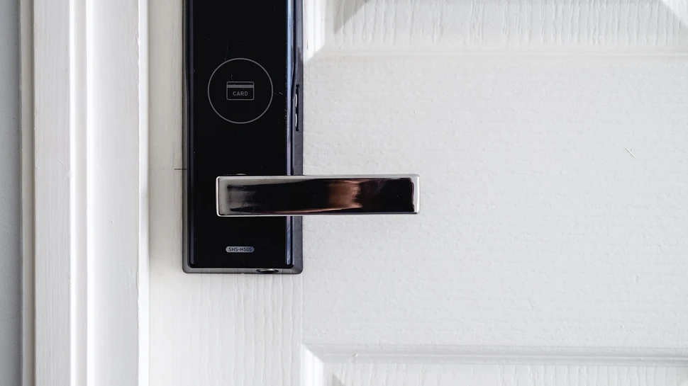 Smarthome: Türgriff mit Zutrittskarte