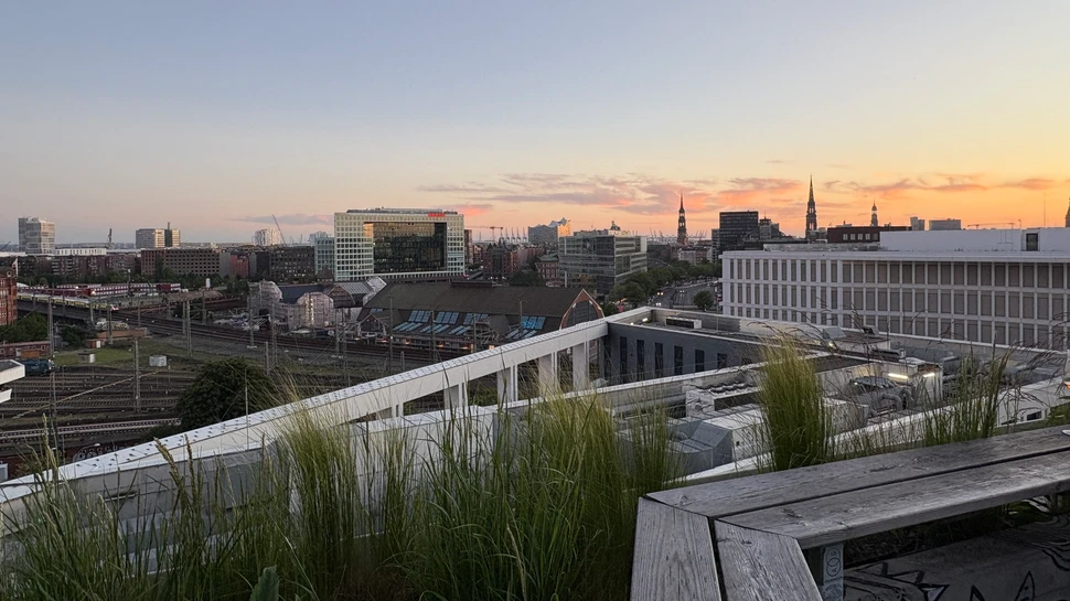 Ausblick auf das Spiegel Gebäude, die Elphi und die HafenCity Gebäude