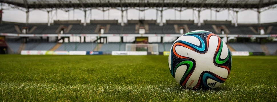 Fußball im Stadion, © Michel Jarmoluk / pixabay.com