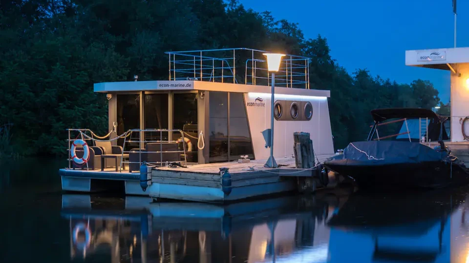 Hausboot Sealodge an der Bille, © airbnb.de