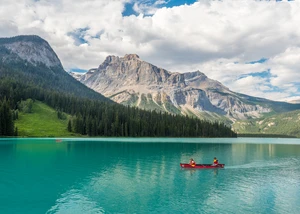 Aussicht auf Emerald Lake und Berge