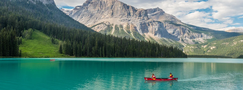 Aussicht auf Emerald Lake und Berge