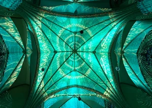 INFINITY Projektionen am Gewölbe der Kulturkirche Altona