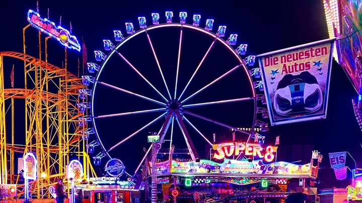 Galerie-Bild 1: Riesenrad auf dem Hamburger Dom bei Nacht