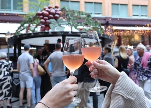 Weinfest "Vive le Vin" in den Stadthöfen 2026, © Wallocha
