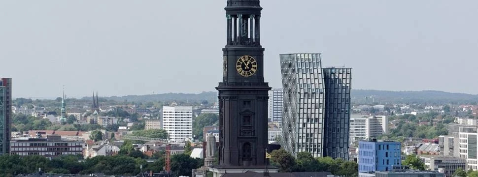 Hamburger Michel und die tanzenden Türme, © Klaus Adamsberger / pixabay.com