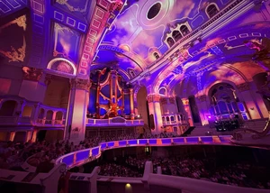 Blick zur Orgel des Michel während der Lichtshow Luminiscence