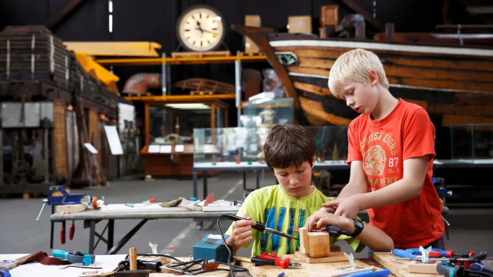 Schiffsbauwerft - Ferienprogramm Schiffsbauwerft - Ferienprogramm