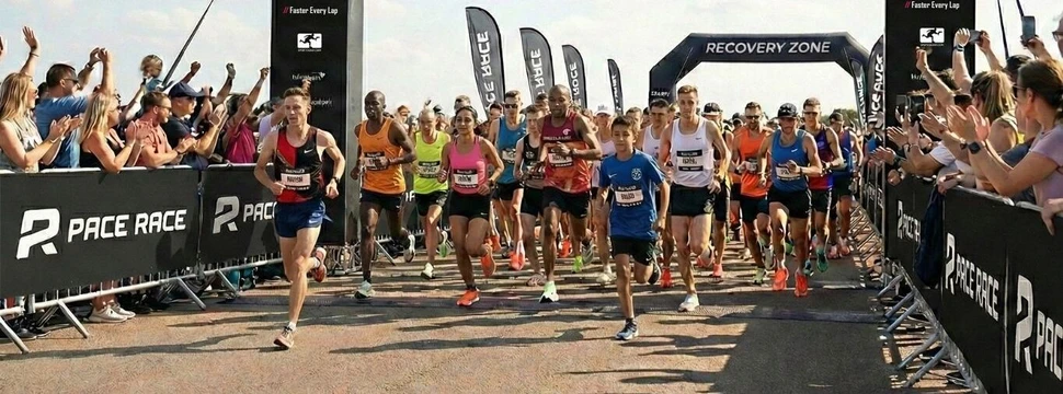 Läufer beim Start eines Laufwettbewerbs