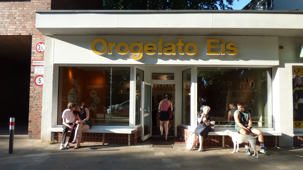 Außenansicht von der Eisdiele Orogelato Eis