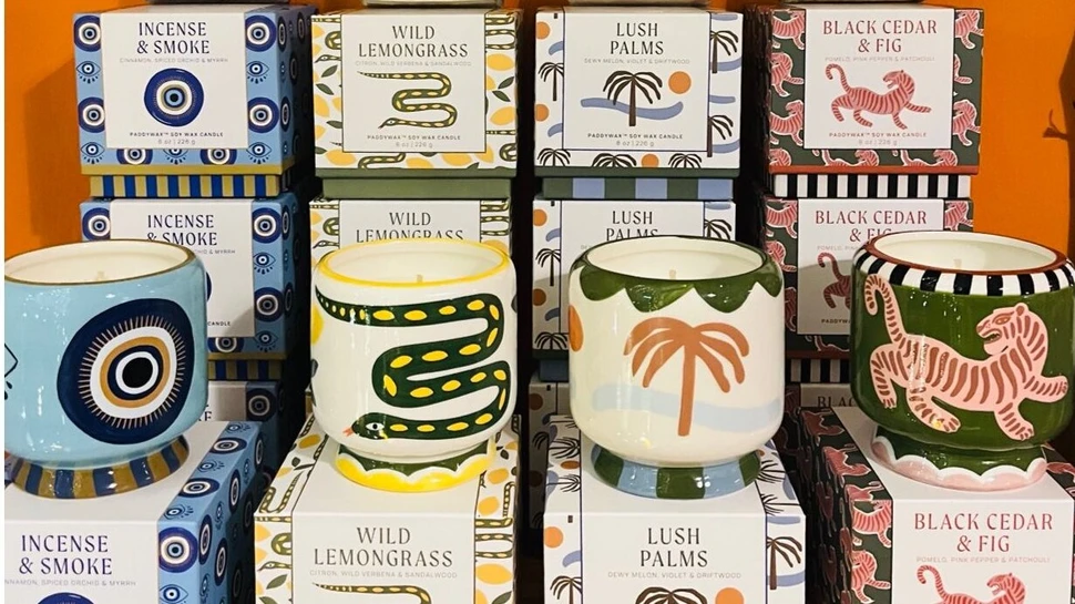 Verschiedene Duftkerzen, die im Laden Løppis angeboten werden