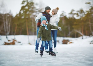 Schlittschuhlaufen Schlittschuhlaufen, © iStock.com/shironosov