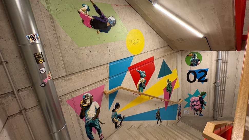 Treppenaufgang mit dem Kunstwerk von marshal arts