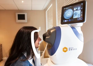 Computerbildschirm mit Anzeige eines Augenscreenings