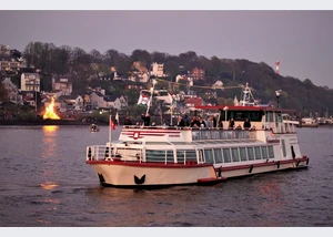 MS COMMODORE Osterfeuer