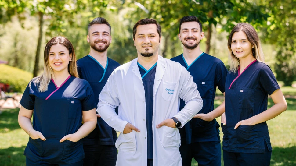 Dr. Balwi und das Team von Elithair